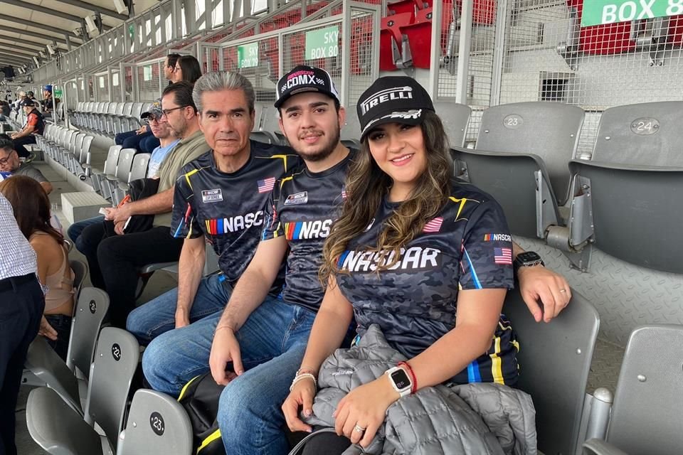 Los fans mexicanos disfrutando del fin de semana de Nascar en la Ciudad de México.