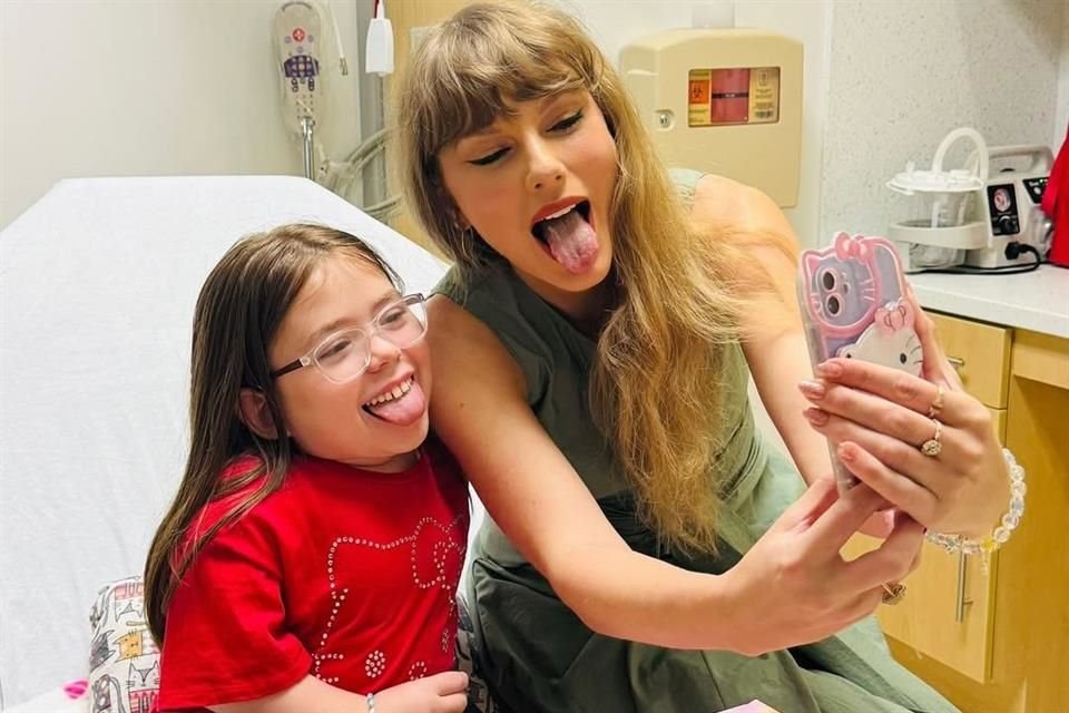 Taylor Swift visitó a varios niños en el Hospital Infantil Joe DiMaggio, en Florida, donde los sorprendió con regalos, selfies y abrazos.
