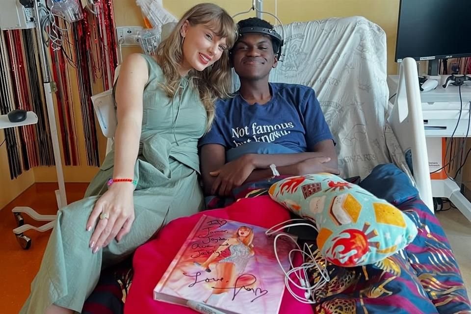 La cantautora, de 35 años, se reunió con los niños en sus habitaciones y siempre se mostró amable, cálida y empática.