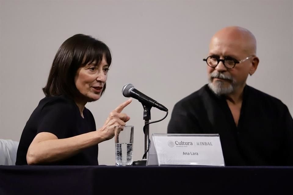 Ana Lara y Luis Jaime Cortez durante la presentación.