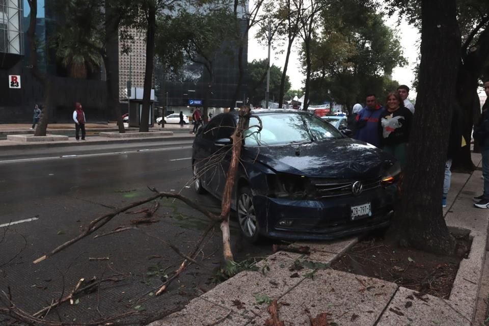 el automovilista descendió del coche y corrió, sin embargo, fue capturado por agentes preventivos del Sector Ángel.