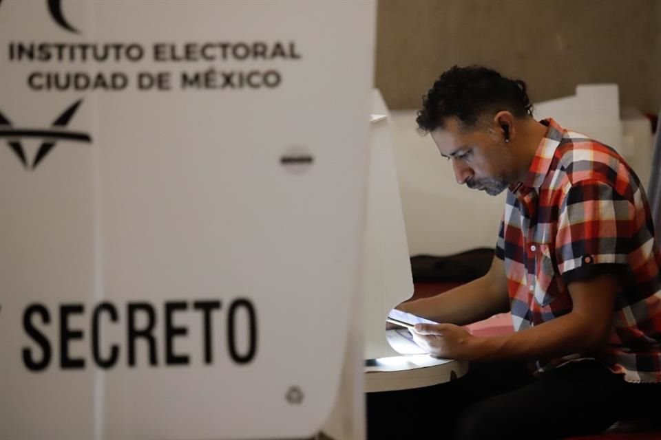 De acuerdo con asociación, ante indicaciones confusas en papeletas y desconocimientos de candidatos, algunos capitalinos decidieron invalidar votos.