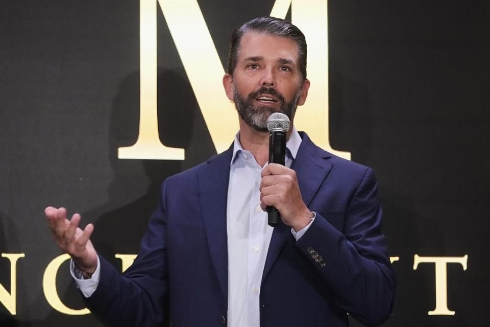 Donald Trump Jr. participa en el anuncio de Trump Mobile, en la Torre Trump de Nueva York, el 16 de junio de 2025.