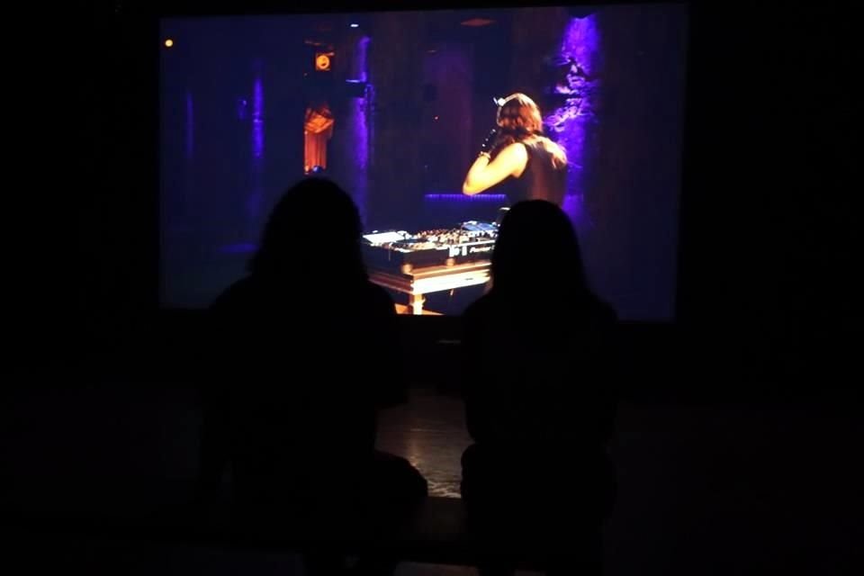 La muestra 'Todo lo que ella dijo' se compone de cinco videoinstalaciones y esculturas; se exhibe hasta noviembre en el MUAC.
