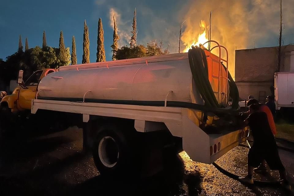 El incendio ocurrió en una superficie de 600 metros cuadrados donde se almacenaban solventes.