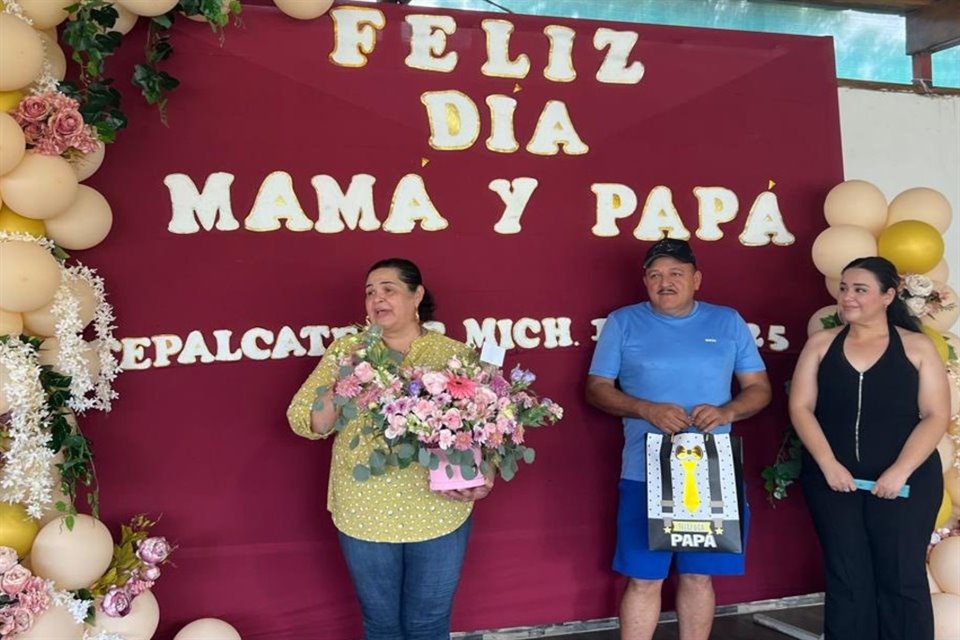 El último evento público de la Edil se reportó el pasado 13 de junio en un festejo para niños, papás y mamás del Ayuntamiento. El esposo (playera azul) de la Edil acudió a esa celebración. 