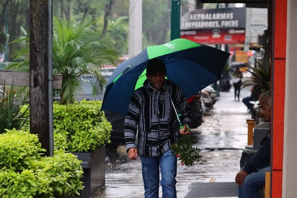 Hasta ahora las lluvias son generalizadas en la Capital del País, lo que ocasiona tránsito lento y avance con retrasos en el transporte público.