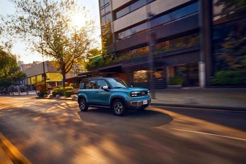 Het voegt zes airbags, autonoom noodremmen, waarschuwing voor frontale botsingen, adaptieve cruisecontrol en andere systemen toe.