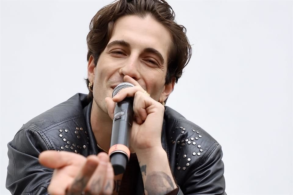 El cantante italiano Damiano David finalmente le cumplió a 700 fans su sueño de verlo, tras cancelar mini show en CDMX por clima y permisos.