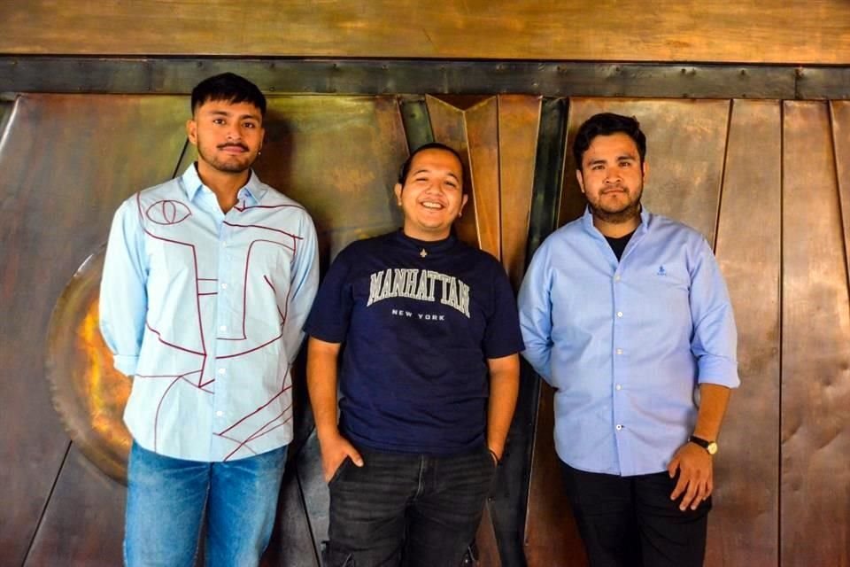 'Memor (I.A.)' es una experiencia inusual dentro del repertorio vocal escénico al tratarse de una obra colaborativa de tres compositores: Leonel Aldino, Miguel Urquizo y Tigrio R. Witrago.