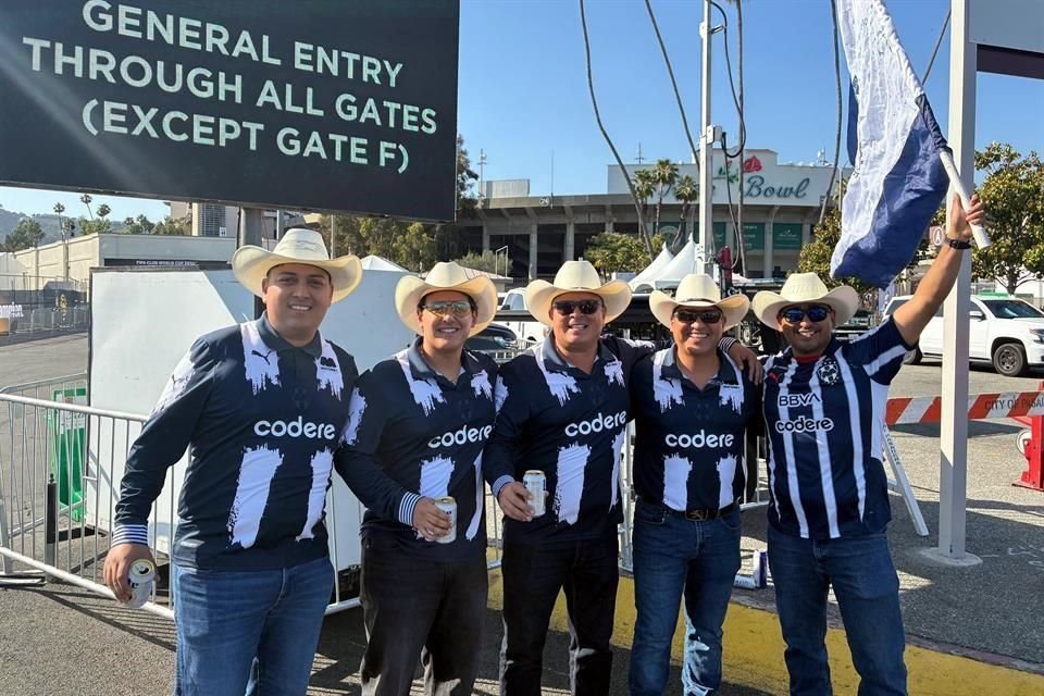 La afición del Monterrey ya está lista en el Rose Bowl.