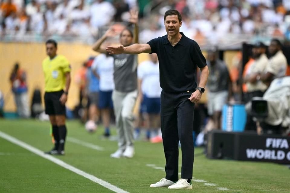 Fue el primer partido oficial de Xabi Alonso.