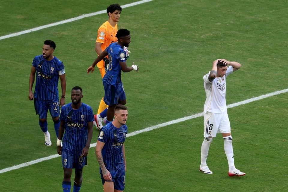 Federico Valverde se lamenta tras fallar el penal.