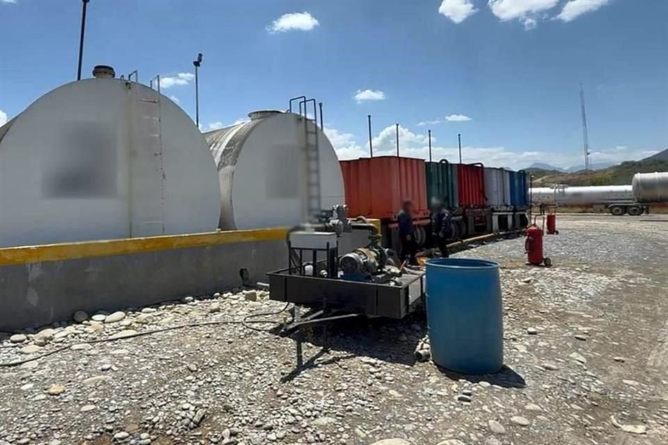 Las autoridades incautaron 1.2 millones de litros de hidrocarburno en Nuevo León.