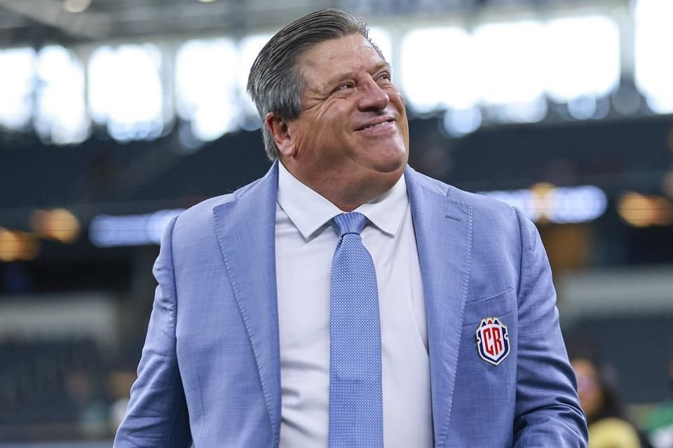 Costa Rica vino de atrás para vencer 2-1 a República Dominicana y el cuadro dirigido por Miguel Herrera se enfila a los Cuartos de Final de la Copa Oro.