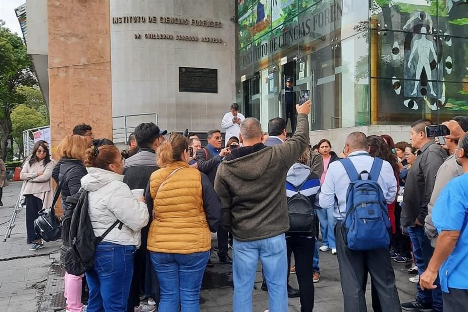 Exigieron que sean destituidos el director y la directora por la ineficiencia en su trabajo y por la falta de respeto con la que se conducen, dijeron.