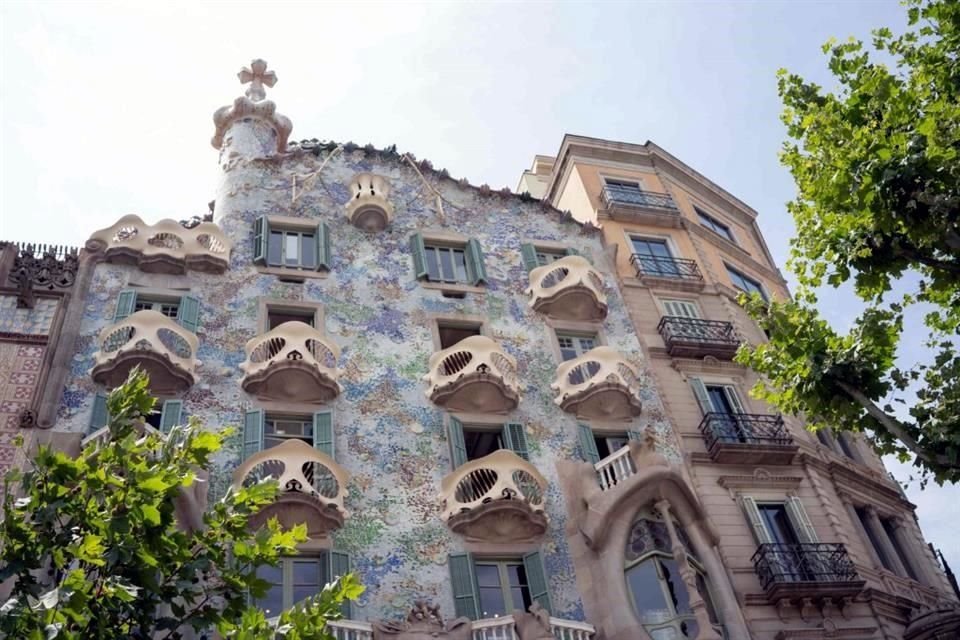 La fachada de la Casa Batlló, declarada Patrimonio de la Humanidad por la UNESCO en 2005, recuperó su esplendor.