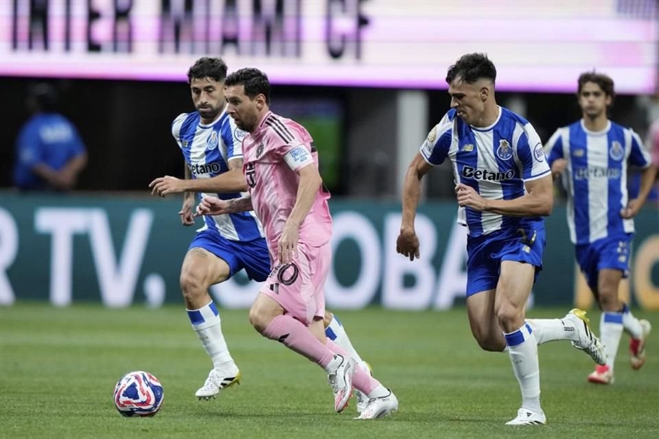 Messi sigue demostrando calidad en los pies.