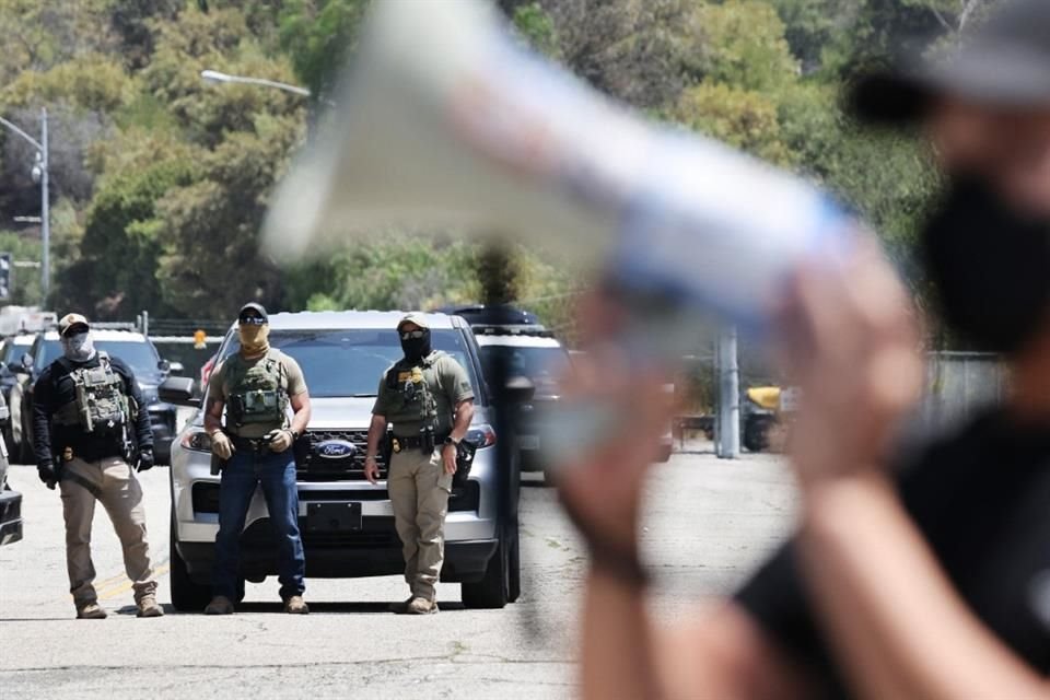 El Departamento de Seguridad Nacional respondió que los vehículos de la Oficina de Aduanas y Protección Fronteriza (CBP) de manera muy breve.