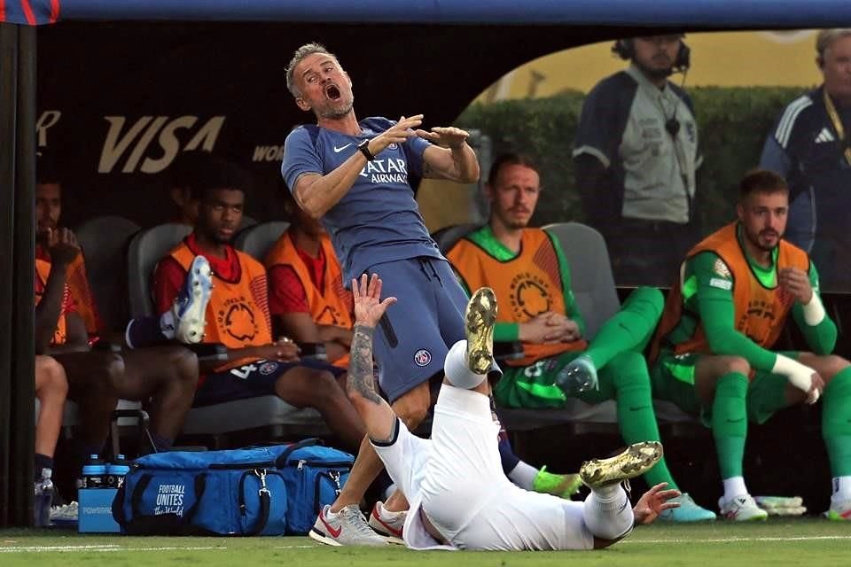 Luis Enrique vivió con intensidad el partido.