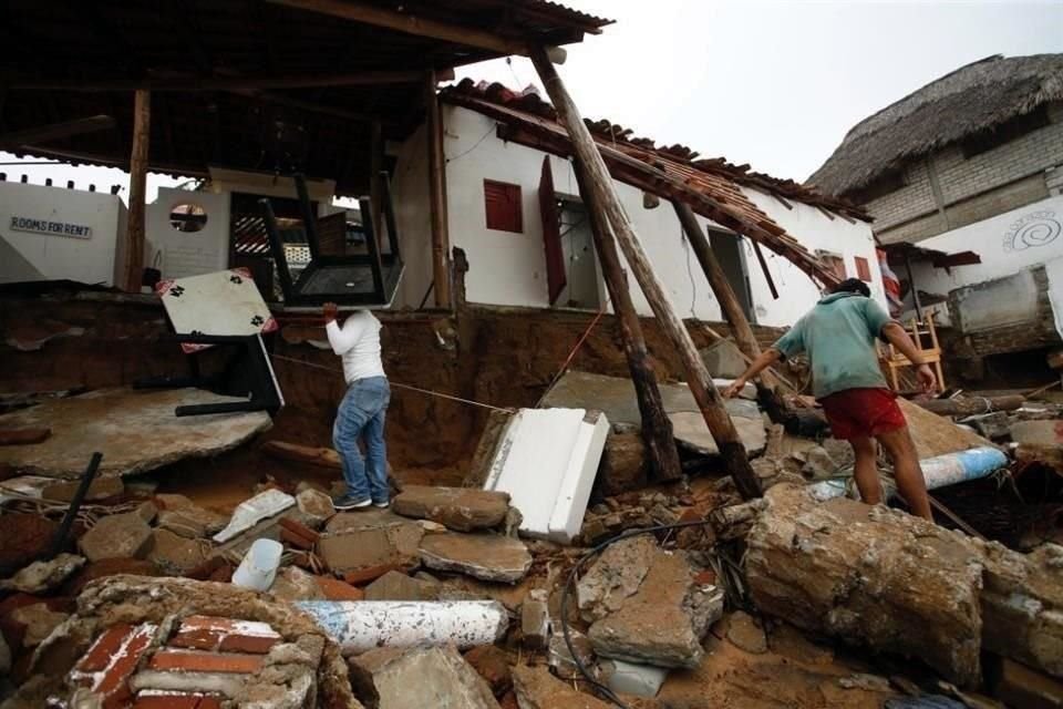 En San Agustinillo, el huracán impactó en la madrugada.