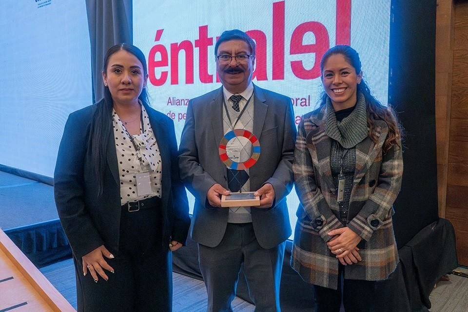 Reciben distintivo empresas comprometidas con la inclusión