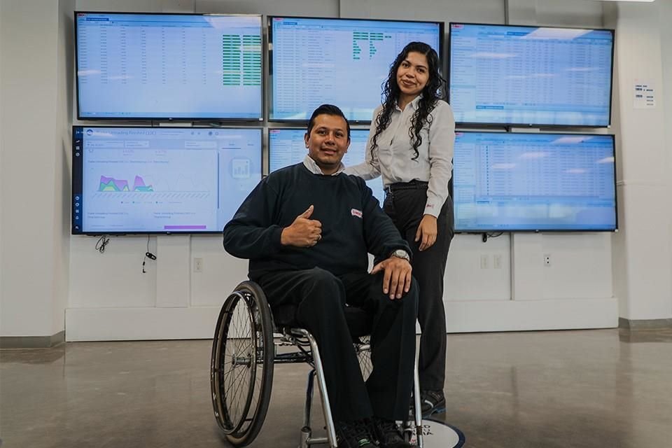 Reciben distintivo empresas comprometidas con la inclusión