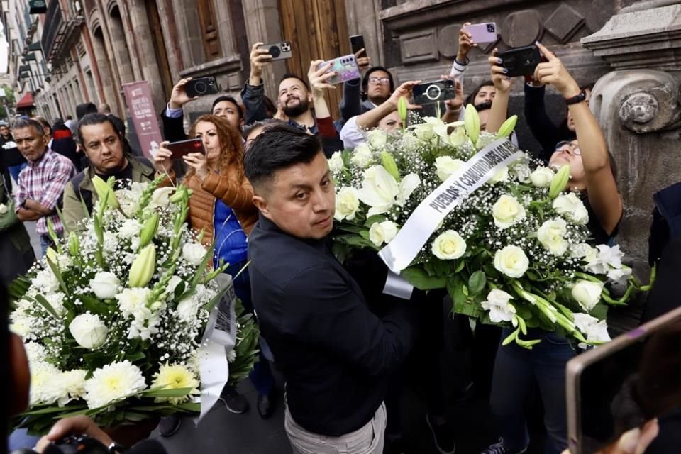 En la ceremonia a puerta cerrada en el Museo de la Ciudad de México participaron familiares y amigos de los funcionarios, así como, miembros del Gobierno capitalino.