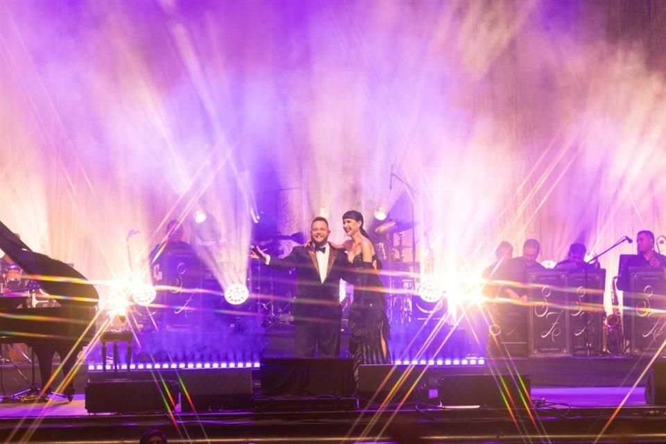 La cantante comenzó la gira '10 La Gira Perfecta' en el Teatro Metropólitan, con más fechas por anunciar en el País.