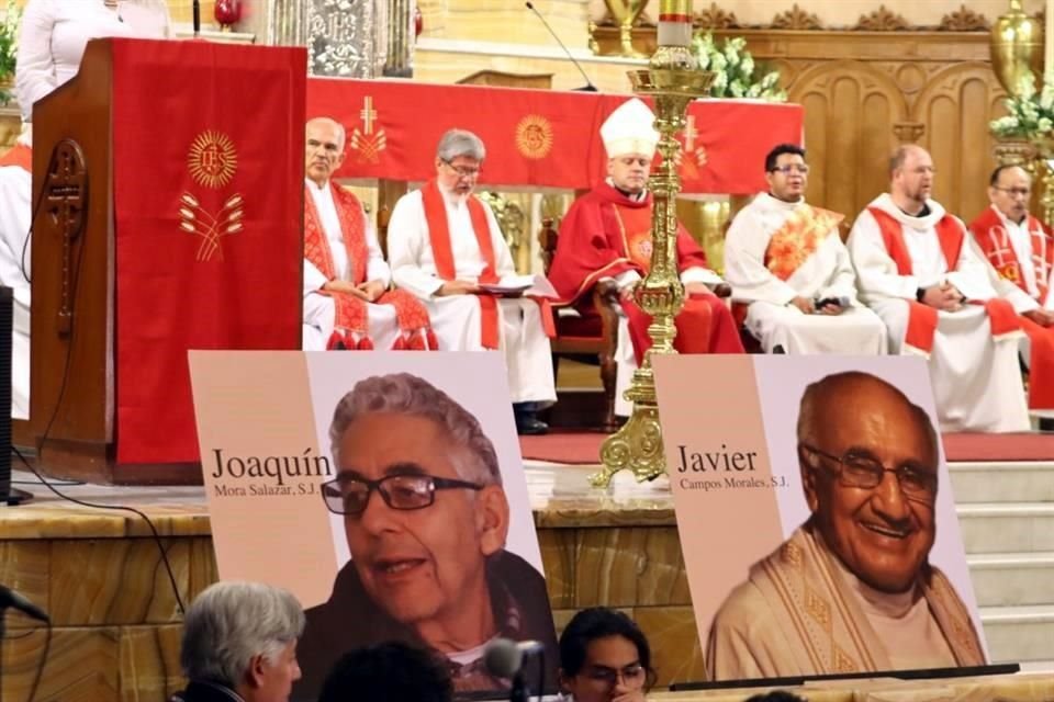 Misa conmemorativa al tercer aniversario luctuoso de los sacerdotes jesuitas Joaquín Mora y Javier Campos, quienes fueron asesinados en el templo de San Francisco de Cerocahui, Chihuahua.