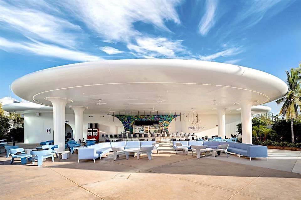 L'Universal Stella Nova Resort, un hotel situato nell'Universal Orlando Resort, ha iniziato ad accogliere gli ospiti, trasportandoli in un'esperienza immersiva ispirata al cosmo.