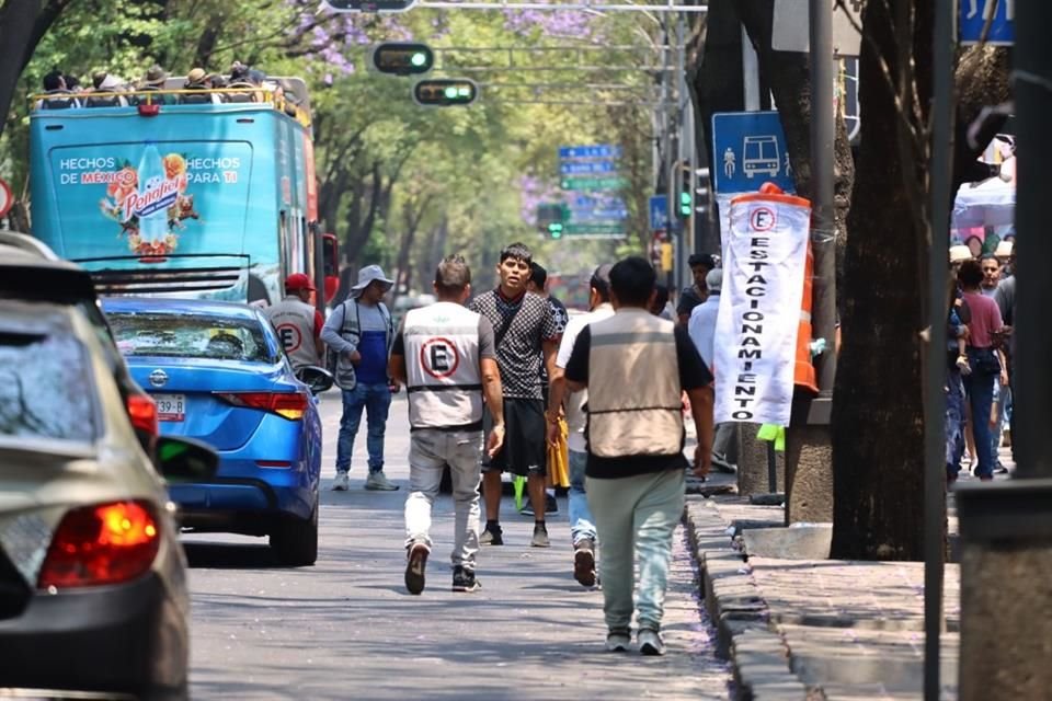 Vecinos advierten que los franeleros esquivan los operativos desplegados por la SSC.