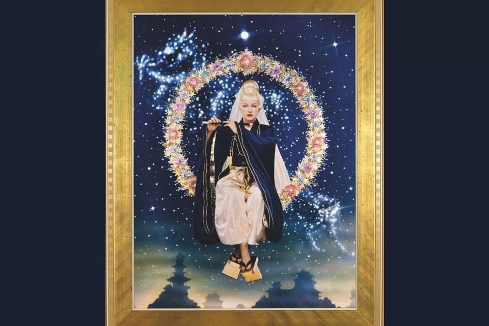 'Leyenda' (1995), obra donde Madonna aparece retratada como una deidad japonesa que toca la flauta, suspendida por un halo dorado de flores bajo una noche estrellada.