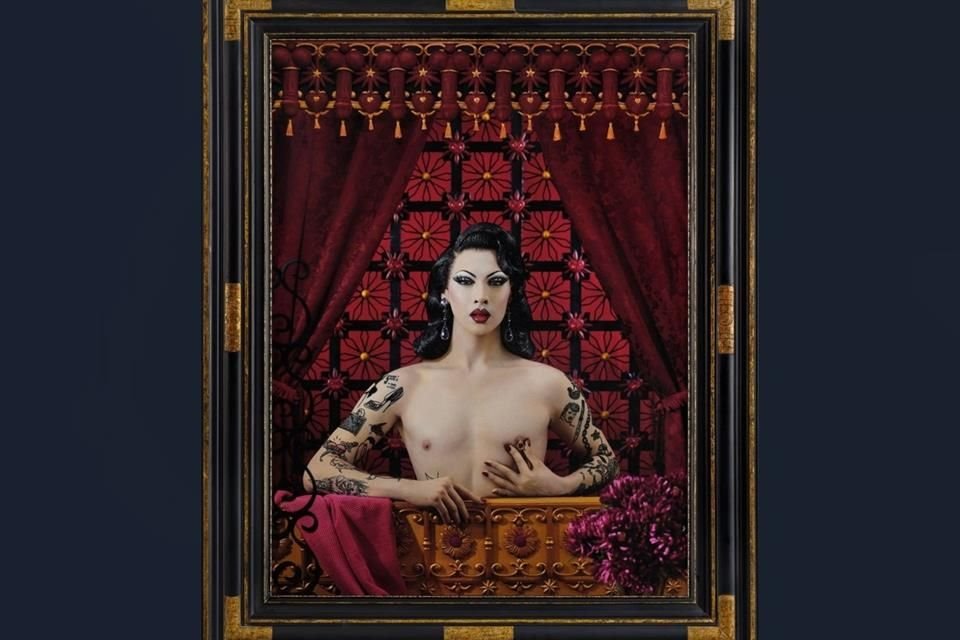 Violet Chachki, en un retrato hecho ex profeso para esta exposición,  presidirá durante 8 meses el Salón del Estrado del Franz Mayer.