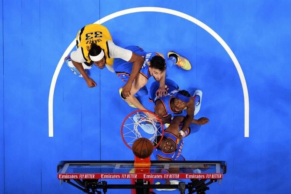 La ausencia de Haliburton acabó pesando demasiado ante la asfixiante defensa de los Thunder, que forzaron hasta 21 pérdidas de balón (por 7 de Oklahoma).