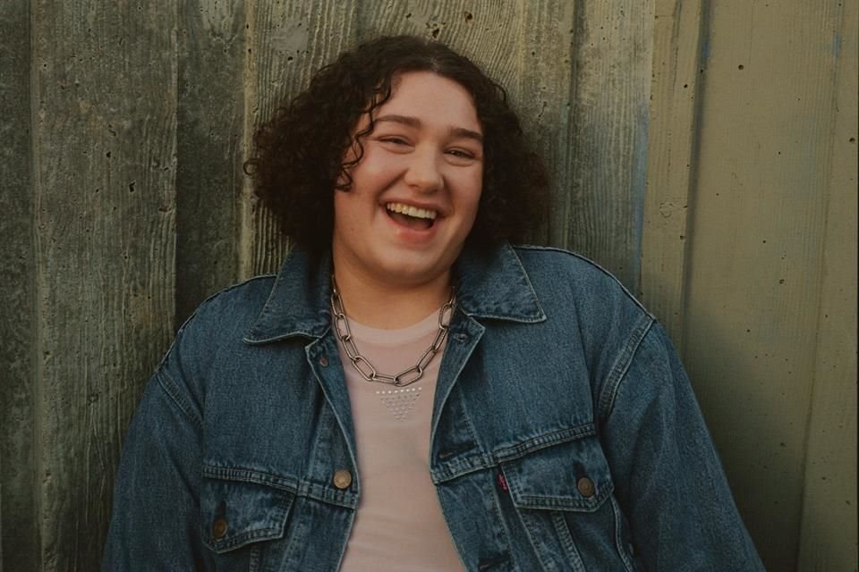 Bajo el título 'Te veo en Pride', la campaña se inspira en la iconografía de la liberación queer y rinde homenaje a la historia y a la importancia de la comunidad.