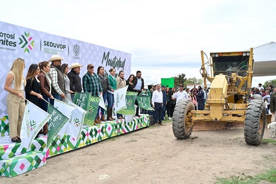 Apoya Ricardo Gallardo a población de San Luis Potosí