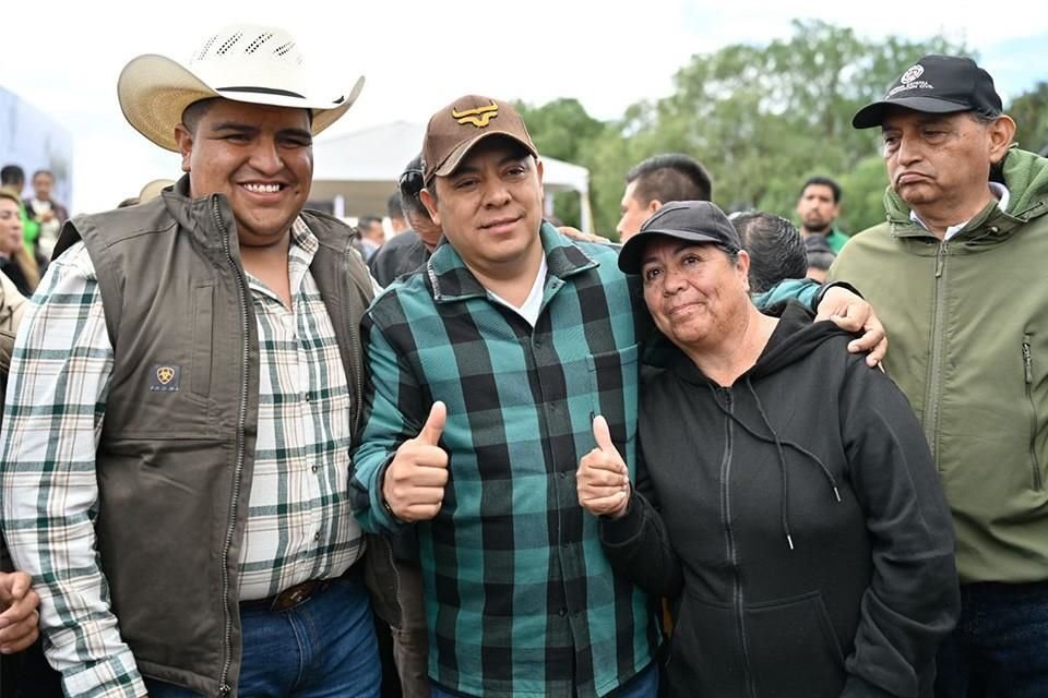 Apoya Ricardo Gallardo a población de San Luis Potosí
