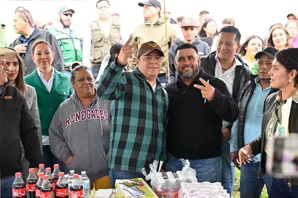 Apoya Ricardo Gallardo a población de San Luis Potosí