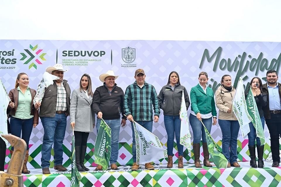 Apoya Ricardo Gallardo a población de San Luis Potosí