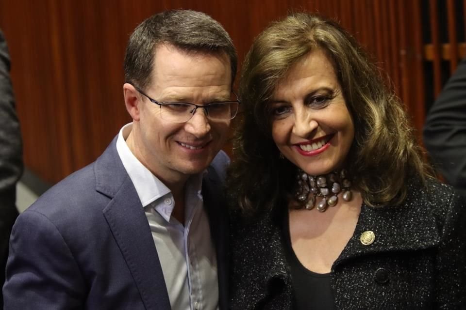 Los panistas Ricardo Anaya y María Elena Pérez-Jaén en el inicio de periodo extraordinario en el Congreso.