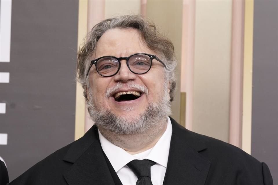 Guillermo del Toro envió un mensaje de apoyo a mexicanos en Estados Unidos ante redadas; 'el miedo se enfrenta con unidad', dijo en video.