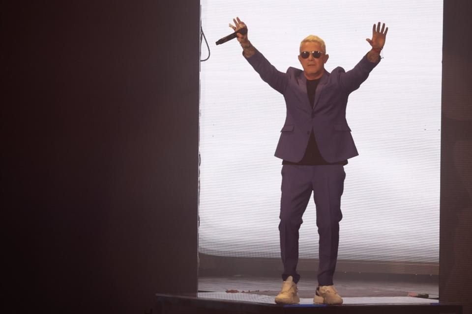 El cantante, de 56 años, también reconoció sus defectos, pero aseguró que no es un 'miserable' y enfatizó que la música es su verdadera dedicación.