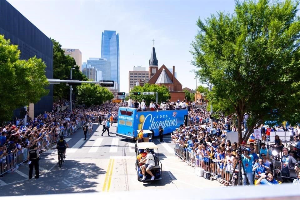 Oklahoma City vivió su primer desfile de campeón de la NBA.