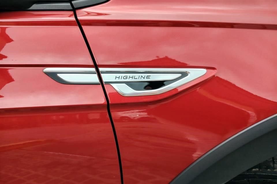Luce una placa distintiva que hace alusión a la versión Highline, única que se comercializará en el país.