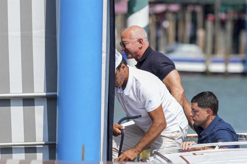 La pareja llegó al Hotel Aman, un exclusivo hotel cinco estrellas ubicado en el Gran Canal, escoltados por dos barcos de seguridad.