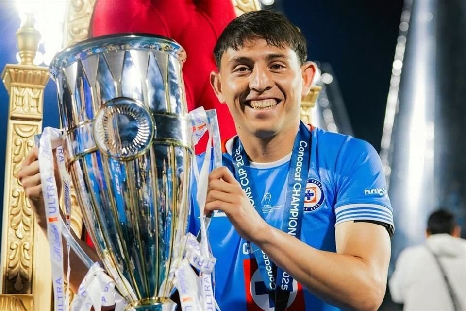 El jugador fue campeón de Concacaf con el Cruz Azul.