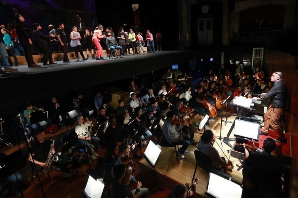 La obra 'Un rey escucha', con música y libreto de Luciano Berio, se inspira en un cuento del escritor Italo Calvino.