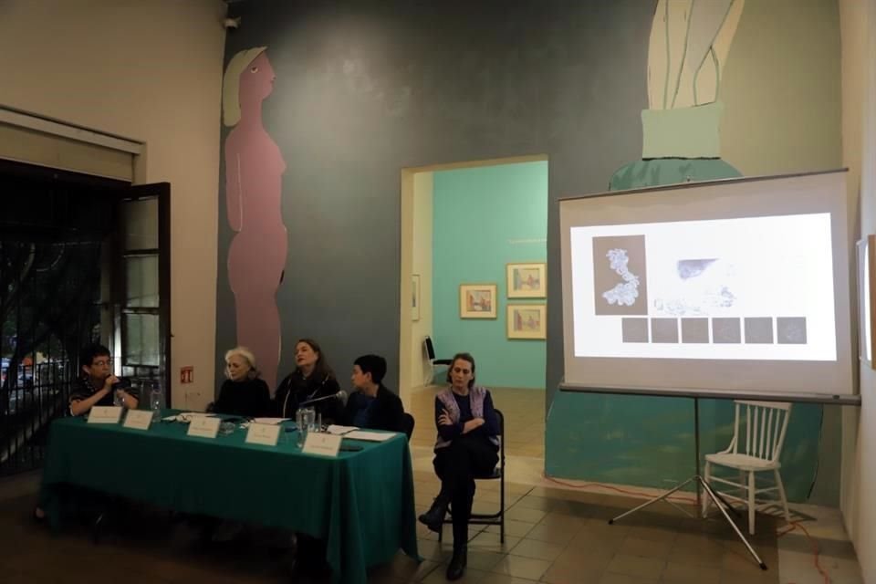 El conversatorio Mujeres en la Gráfica se realizó en el marco de la exposición 'Territorios Alterados' con la obra de Ioulia Akhmadeeva en el Museo Nacional de la Estampa.
