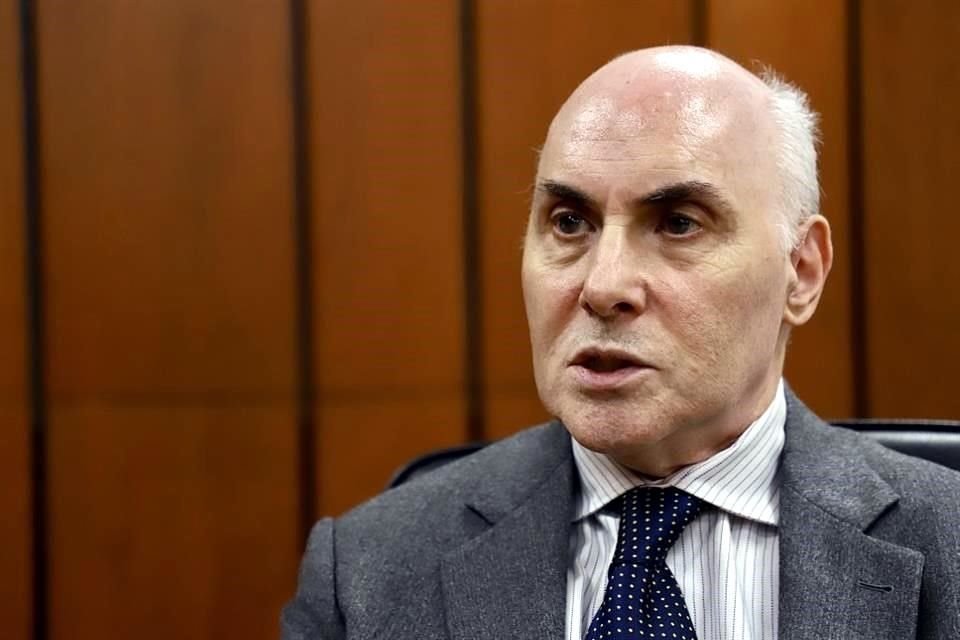 Иммунолог Дрю Вайсман в среду посетил Национальную медицинскую академию Мексики.